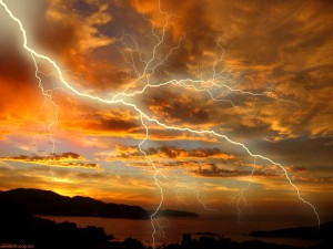 storms-brew-thunder-lightning